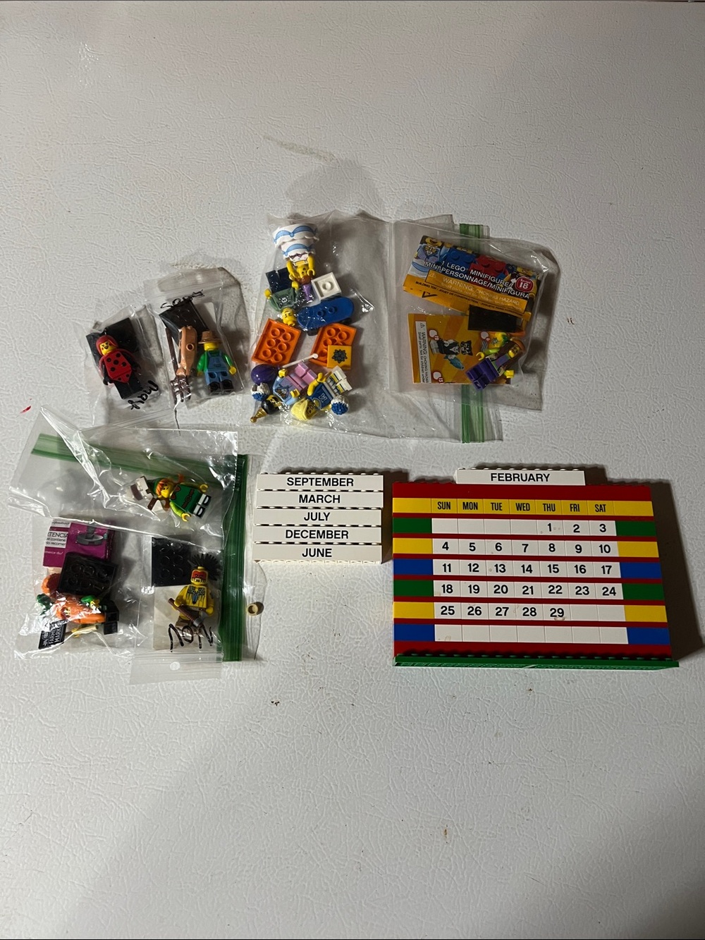 LEGO Mini Figures and Brick Calendar Perpetual 853195 Complete